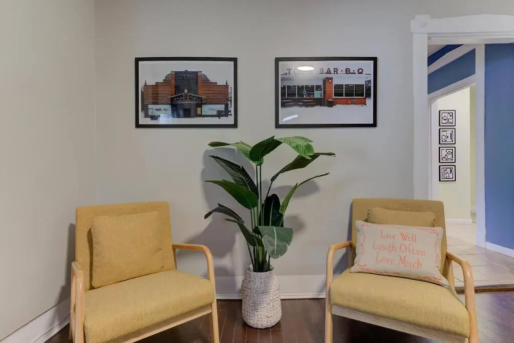 Bright & Charming Cottage With Fire Pit And Porch Swing - Close To Beale Street, Bbq, Graceland, And The Liberty Bowl Memphis 0*,  Stati Uniti