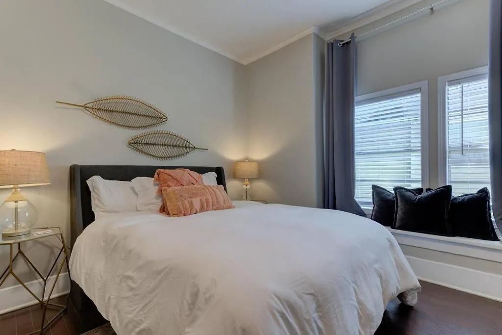 Bright & Charming Cottage With Fire Pit And Porch Swing - Close To Beale Street, Bbq, Graceland, And The Liberty Bowl Memphis 0*,  Stati Uniti