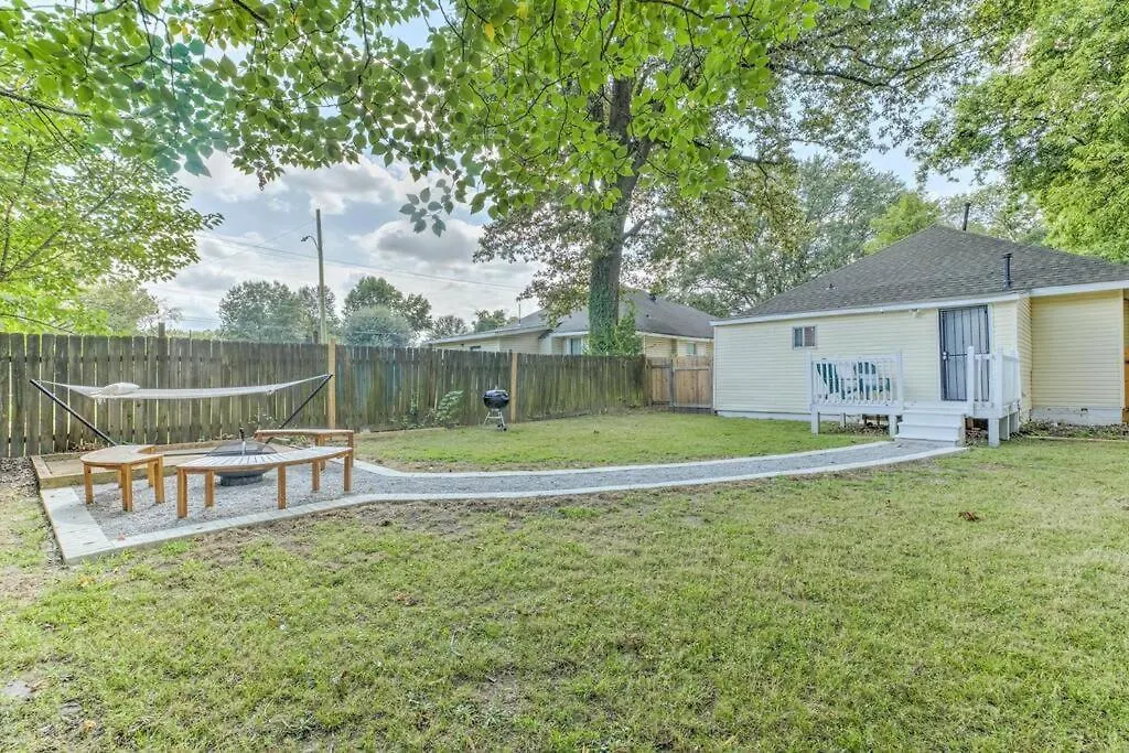 Bright & Charming Cottage With Fire Pit And Porch Swing - Close To Beale Street, Bbq, Graceland, And The Liberty Bowl Memphis Casa vacanze