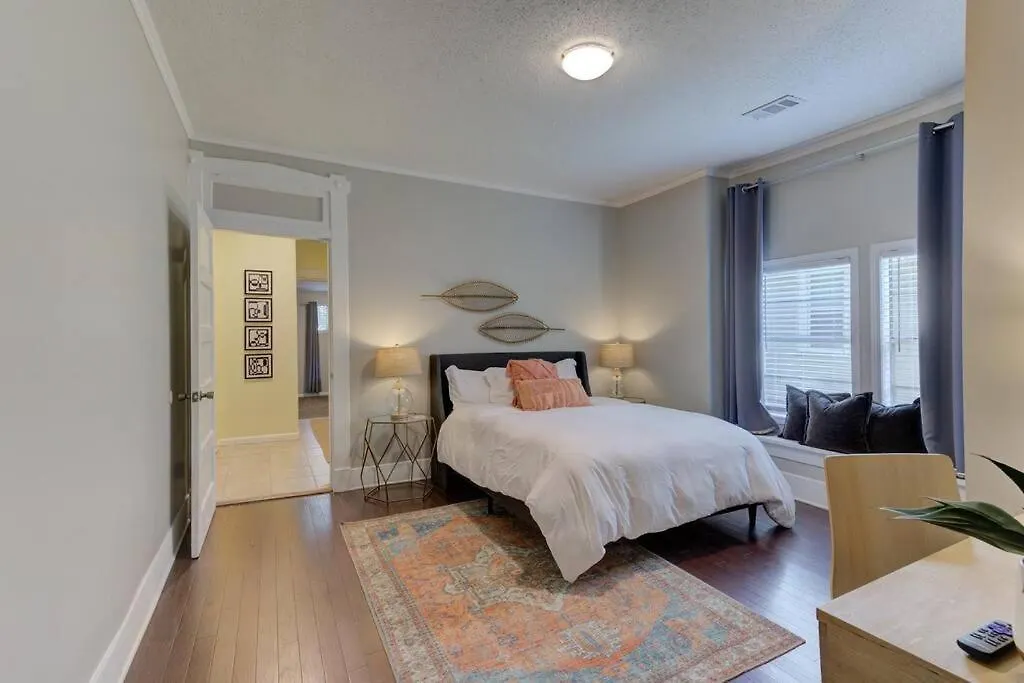 Bright & Charming Cottage With Fire Pit And Porch Swing - Close To Beale Street, Bbq, Graceland, And The Liberty Bowl Memphis Casa vacanze