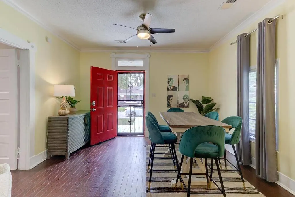 Bright & Charming Cottage With Fire Pit And Porch Swing - Close To Beale Street, Bbq, Graceland, And The Liberty Bowl Memphis Casa vacanze