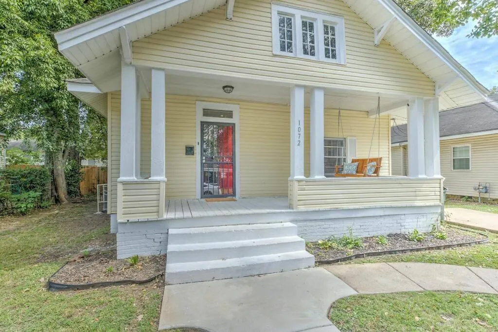 Bright & Charming Cottage With Fire Pit And Porch Swing - Close To Beale Street, Bbq, Graceland, And The Liberty Bowl Memphis