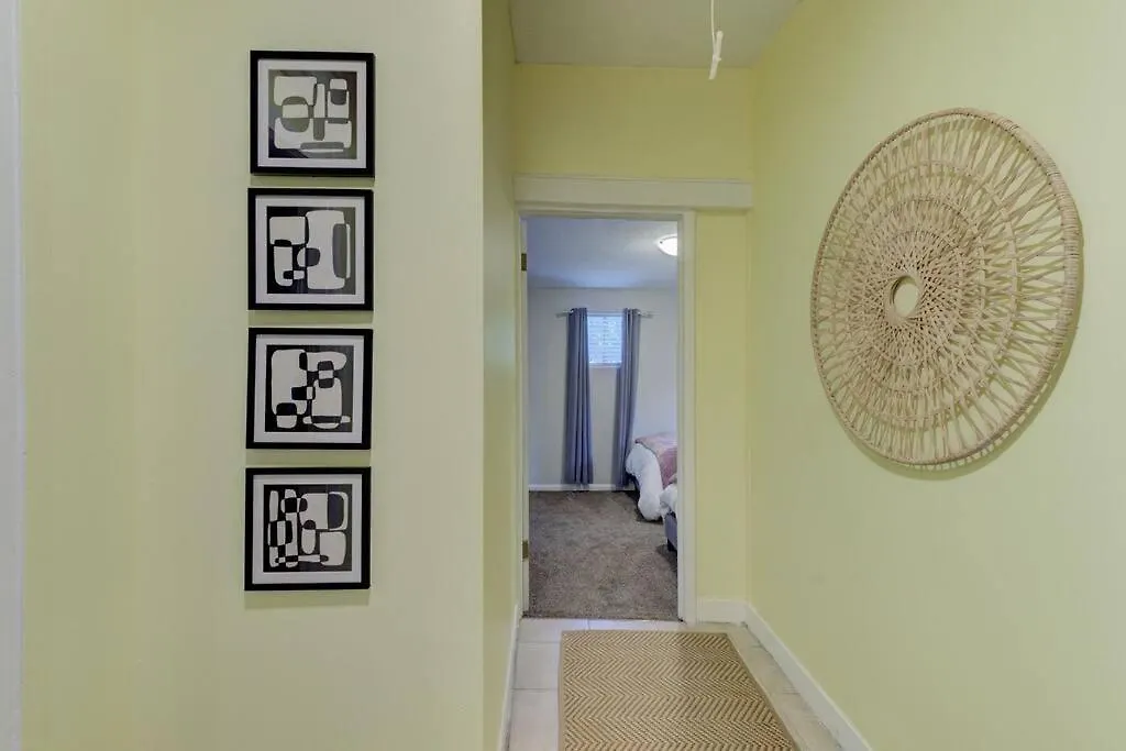 Bright & Charming Cottage With Fire Pit And Porch Swing - Close To Beale Street, Bbq, Graceland, And The Liberty Bowl Memphis