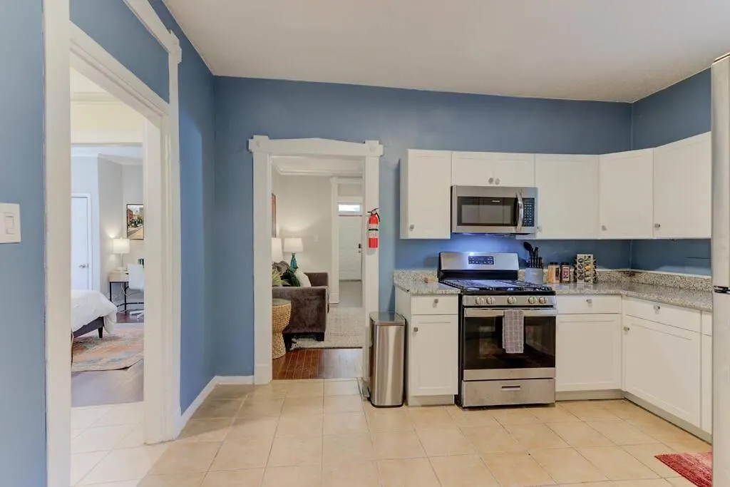 Bright & Charming Cottage With Fire Pit And Porch Swing - Close To Beale Street, Bbq, Graceland, And The Liberty Bowl Мемфис