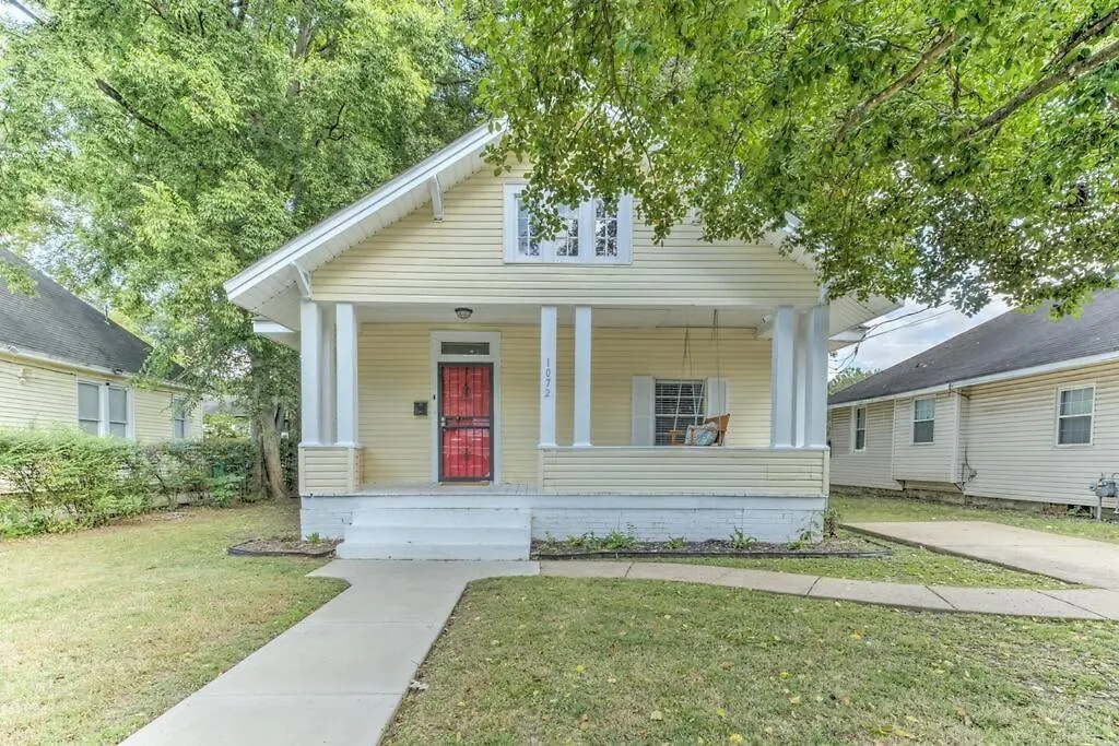 Bright & Charming Cottage With Fire Pit And Porch Swing - Close To Beale Street, Bbq, Graceland, And The Liberty Bowl Мемфис Дом отдыха