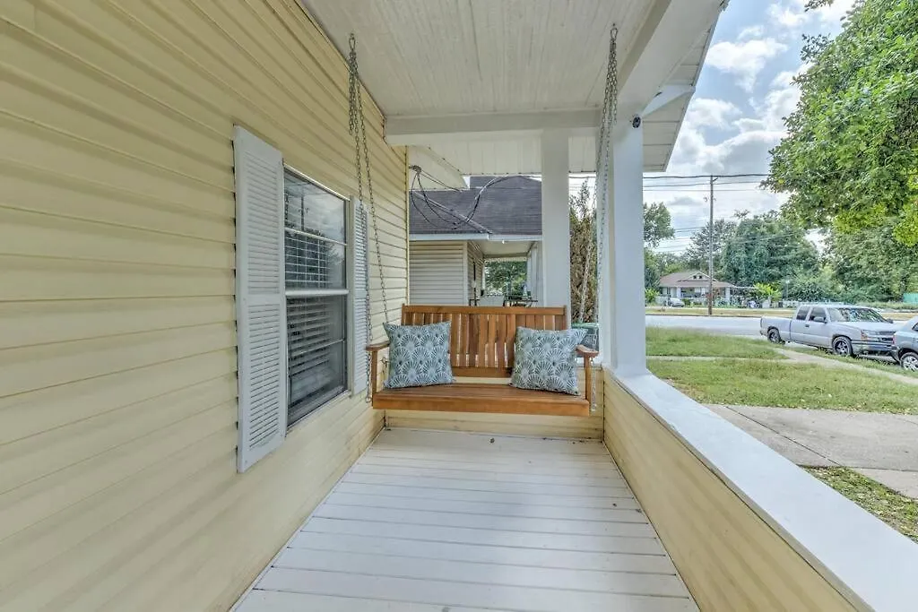 Bright & Charming Cottage With Fire Pit And Porch Swing - Close To Beale Street, Bbq, Graceland, And The Liberty Bowl Мемфис