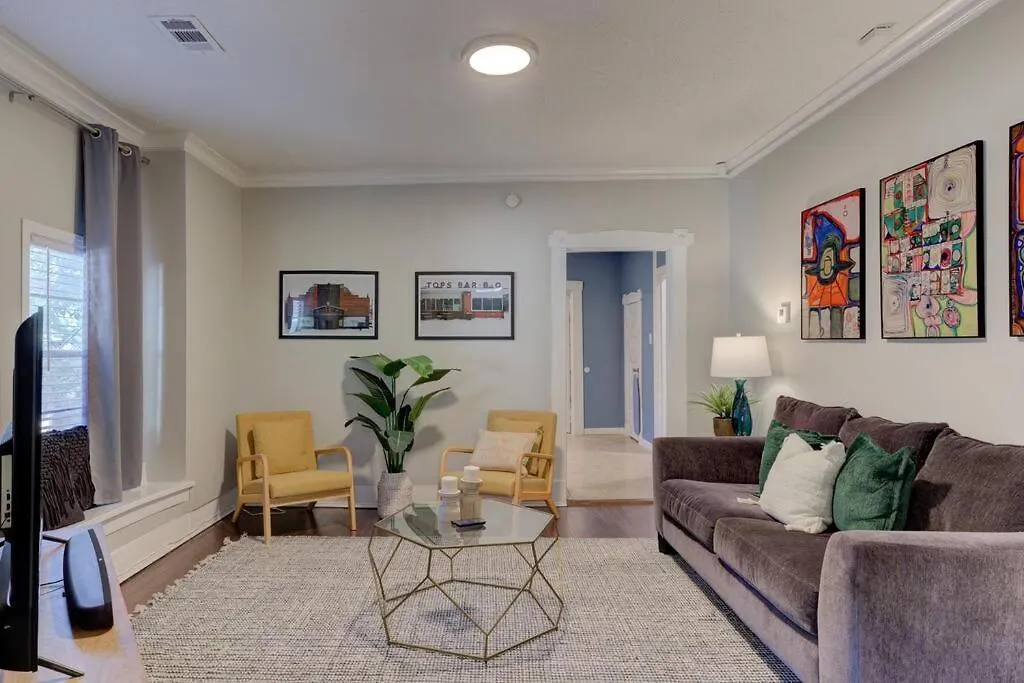 Дом отдыха Bright & Charming Cottage With Fire Pit And Porch Swing - Close To Beale Street, Bbq, Graceland, And The Liberty Bowl Мемфис