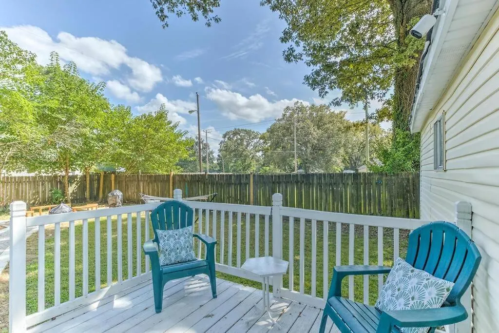 Bright & Charming Cottage With Fire Pit And Porch Swing - Close To Beale Street, Bbq, Graceland, And The Liberty Bowl Мемфис Дом отдыха
